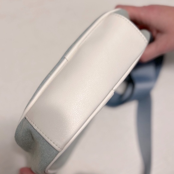 Juicy Couture Light Blue Crossbody Bag - Picture 5 of 5